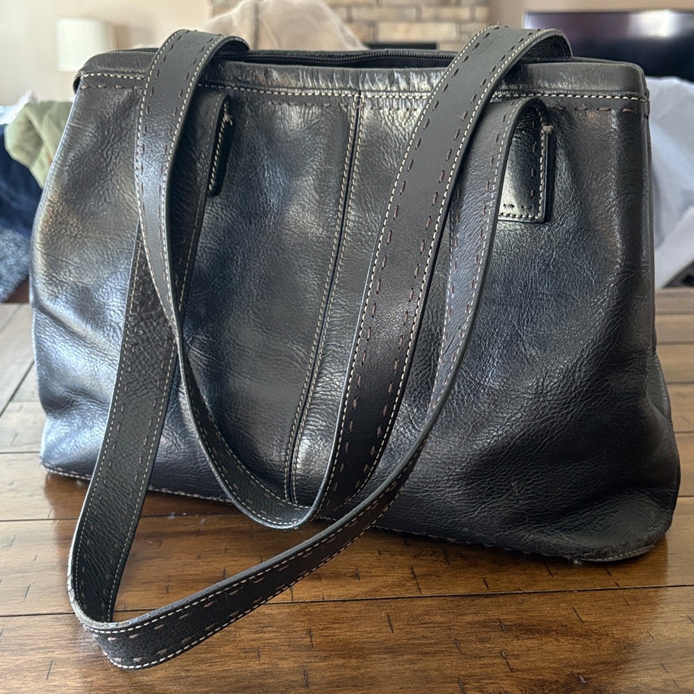 Fossil genuine leather shoulder bag VGUC